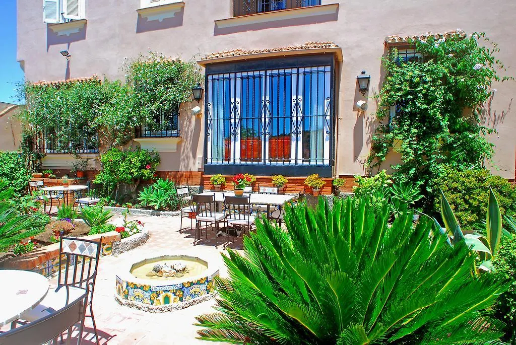 Casa Monte Victoria Málaga 2*,